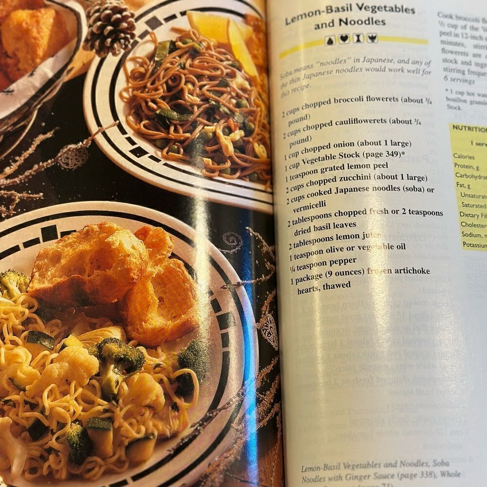 1993 Betty Crocker New Choices 1st edition cookbook. Illustrated hardback - Picture 7 of 10